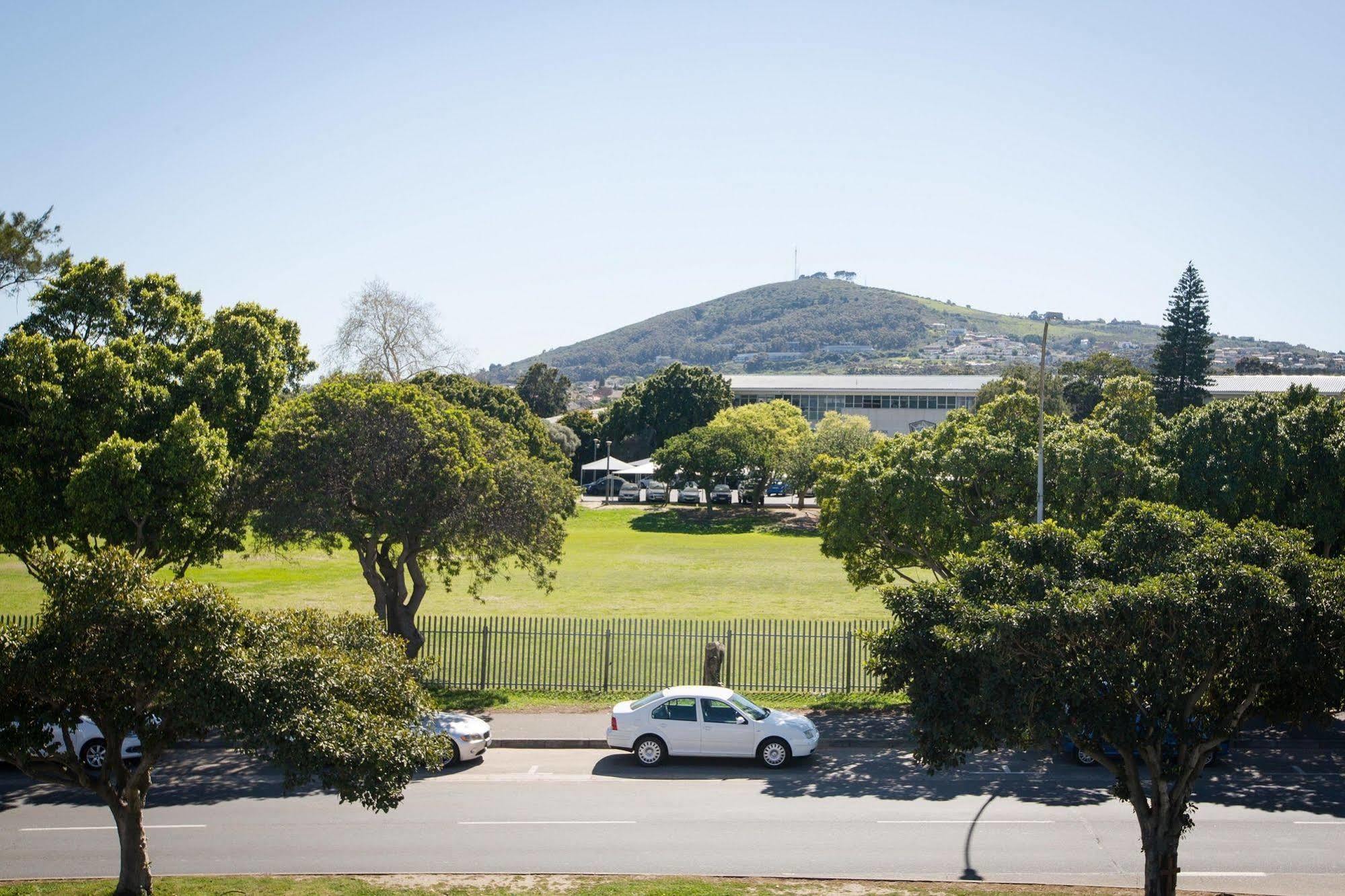 New National Hotel And Conference Parow Eksteriør billede